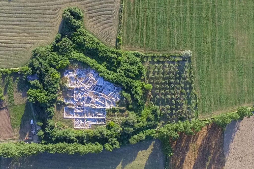 Yeni Bademli Höyüğü havadan görünüm